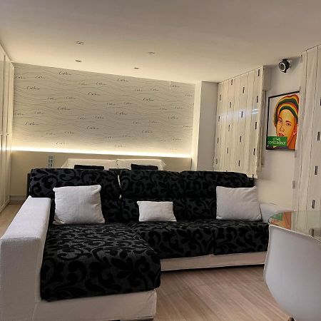 נוחה Black And White Suitte "Marques" מראה חיצוני תמונה
