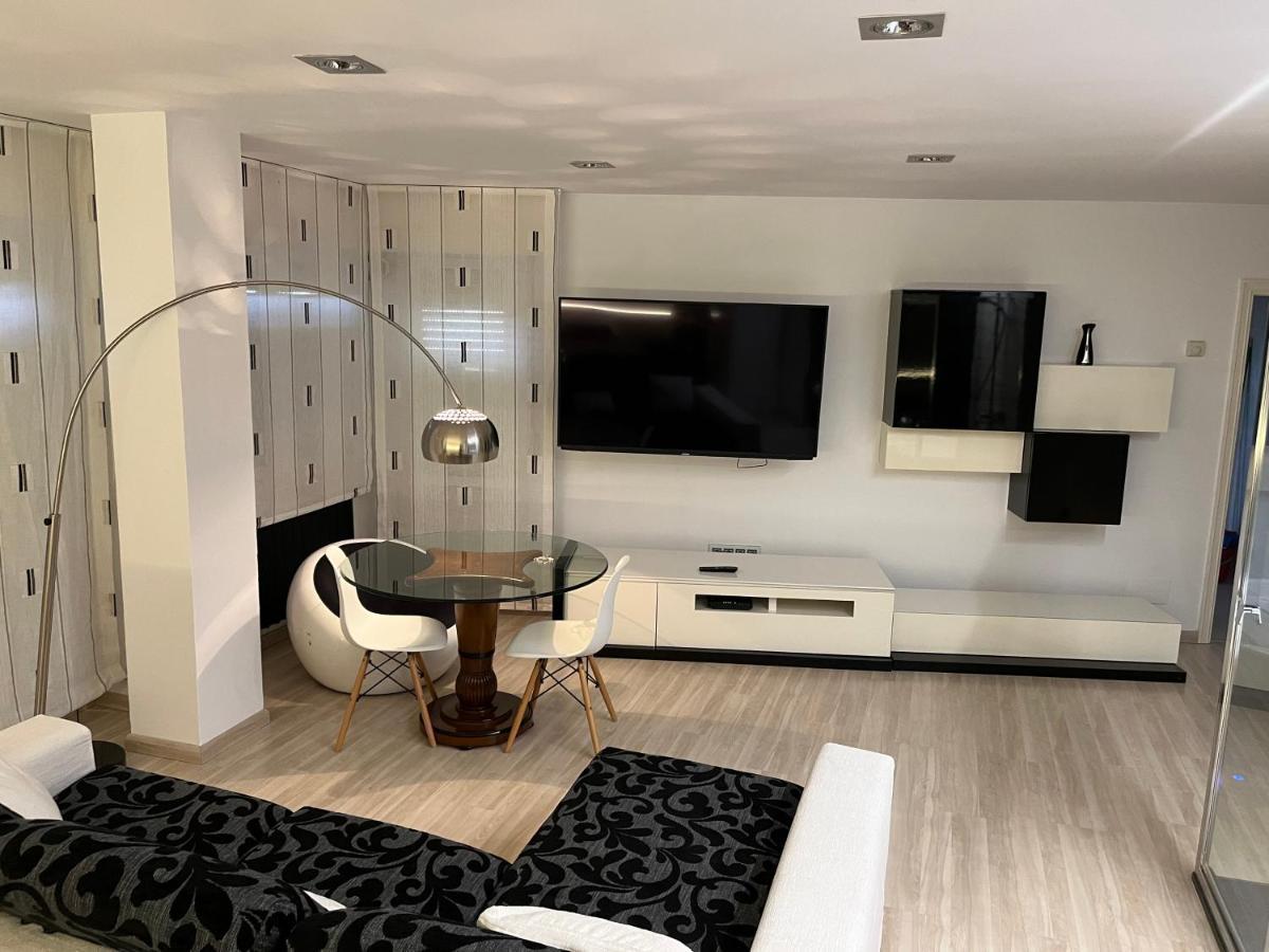 נוחה Black And White Suitte "Marques" מראה חיצוני תמונה