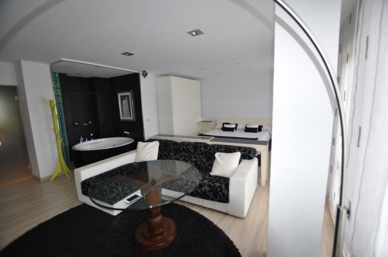 נוחה Black And White Suitte "Marques" מראה חיצוני תמונה