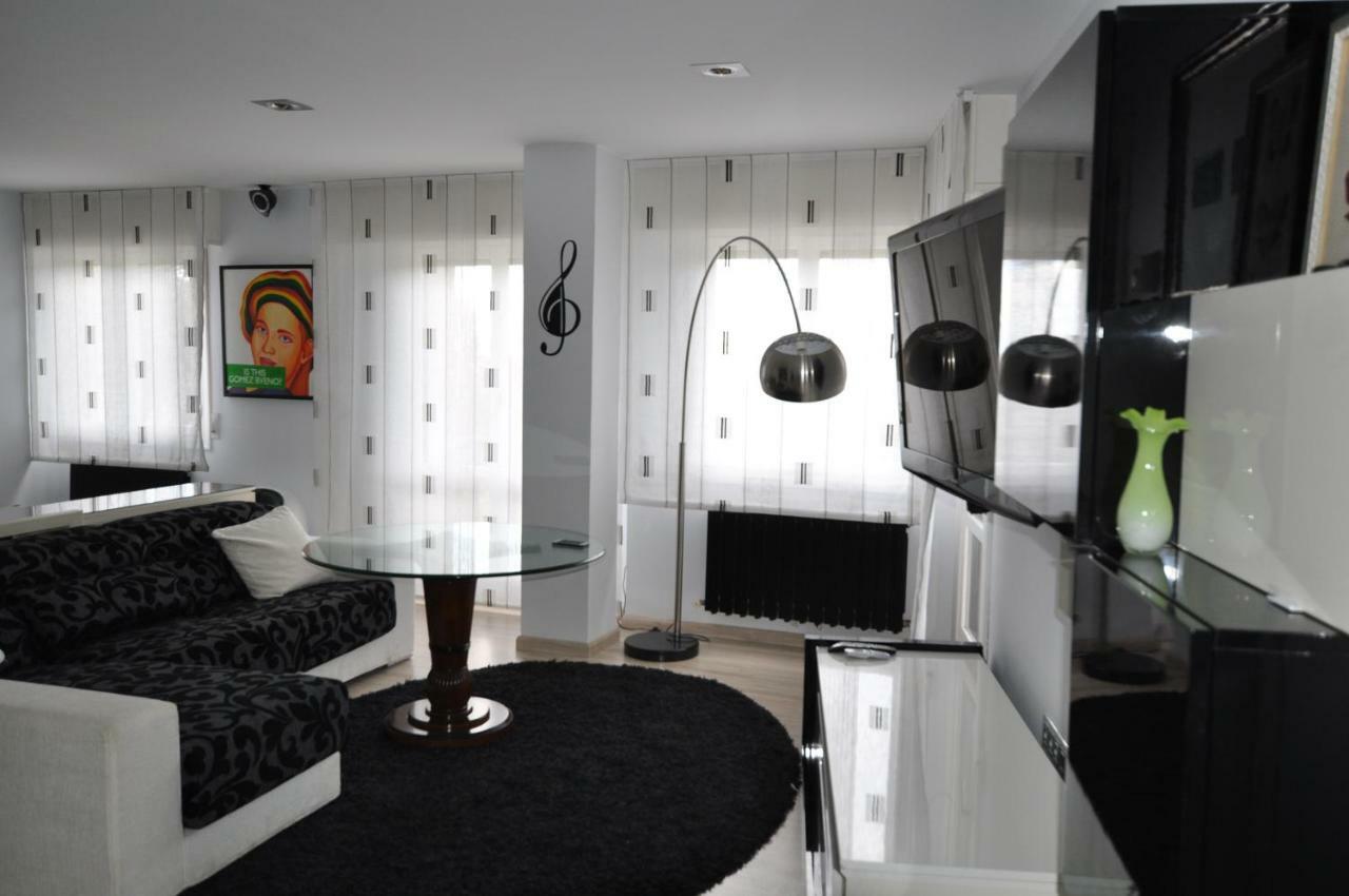 נוחה Black And White Suitte "Marques" מראה חיצוני תמונה
