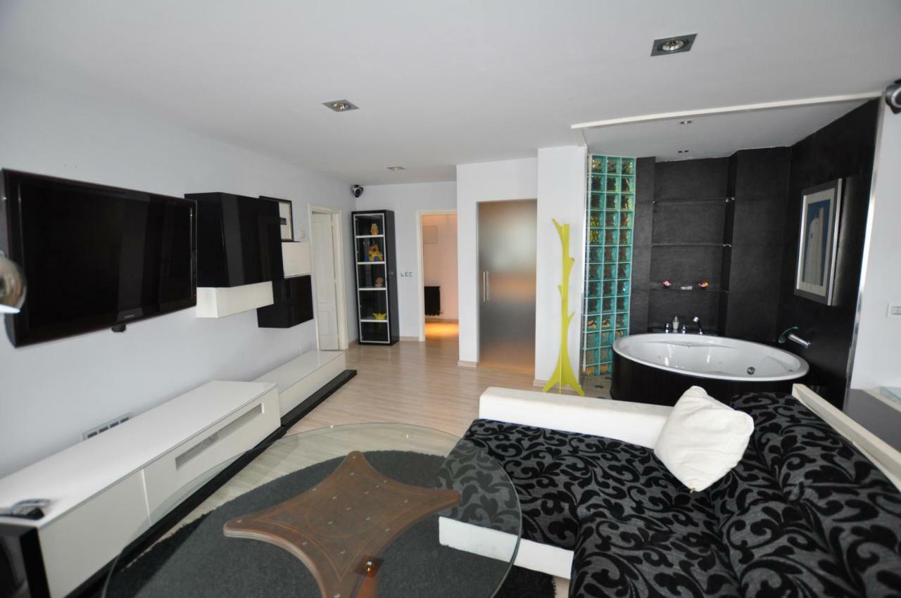 נוחה Black And White Suitte "Marques" מראה חיצוני תמונה